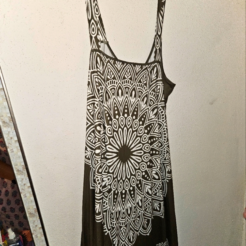 Maxi dress olive green and white. Shein size 3X. Sleeveless